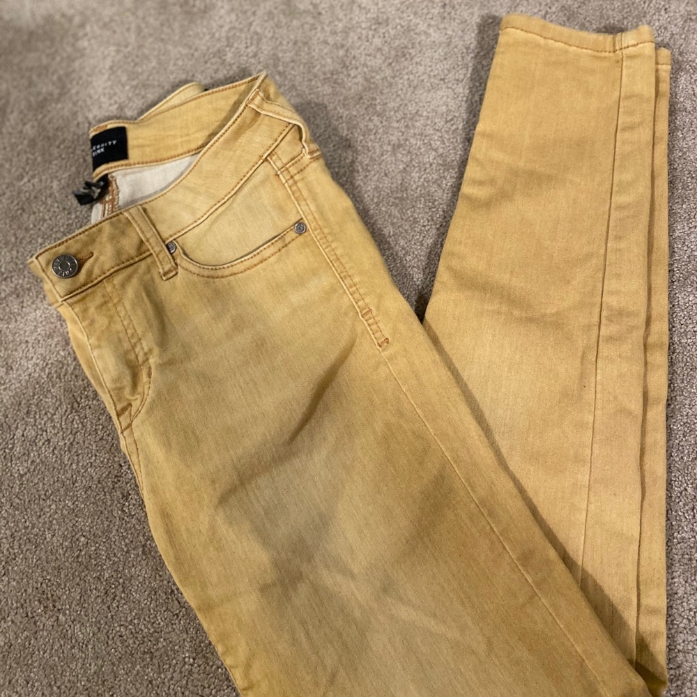 Yellow skinny jeans